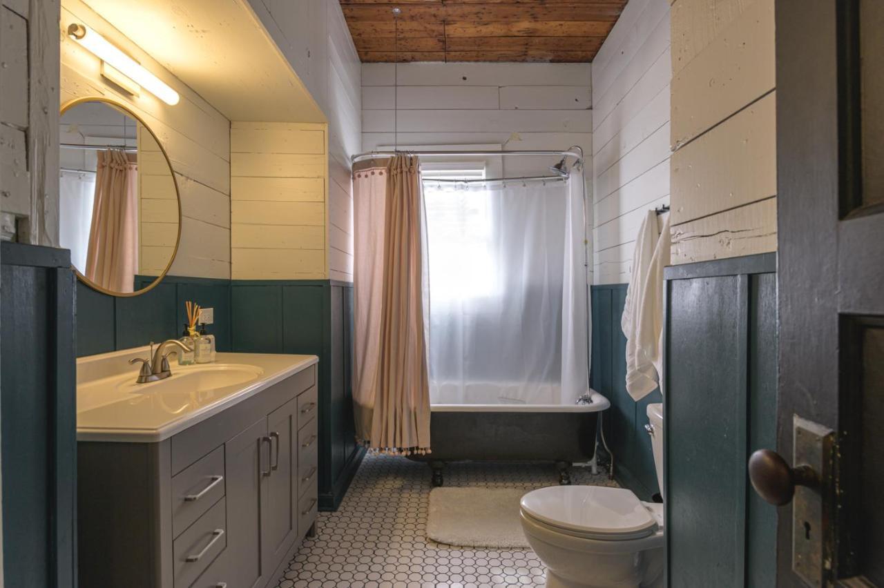 Restored 1930S Uptown Bungalow 2 Min. To Magnolia Waco Exteriér fotografie